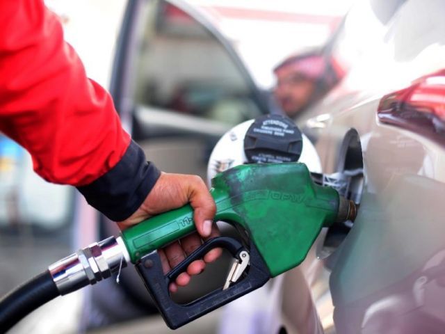 حکومت نے پٹرول کی قیمت میں 5 روپے فی لیٹر اضافہ کر دیا