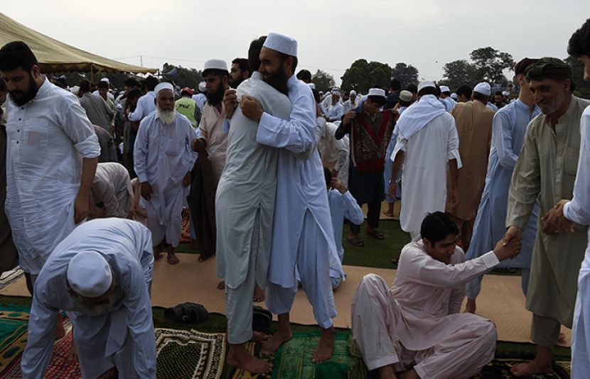 ملک بھر میں عیدالفطر مذہبی جوش و جذبے کے ساتھ منائی جا رہی ہے