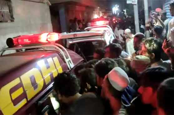 کراچی میں شہریوں کا تشدد 2 مبینہ ڈاکو مارے گئے