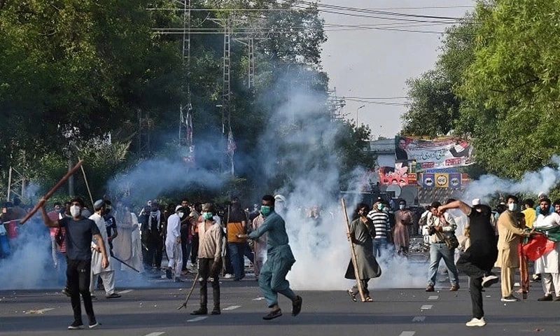 عمران خان کی گرفتاری پر احتجاج ، مختلف شہروں میں پی ٹی آئی کارکنوں کے خلاف مقدمات