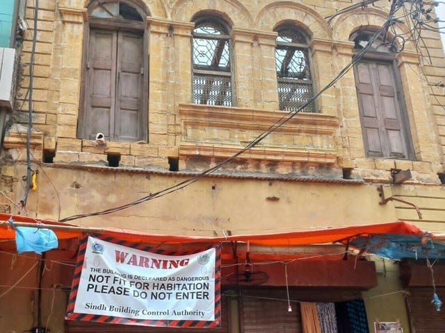 سمندری طوفان ،کراچی کی 40 عمارتیں مکمل مخدوش قرار