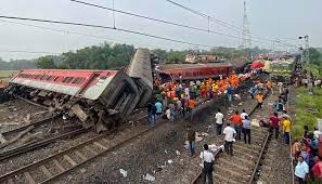 بھارت ٹرین حادثہ،ہلاکتیں 300 ، زخمیوں کی تعداد 900 سے متجاوز