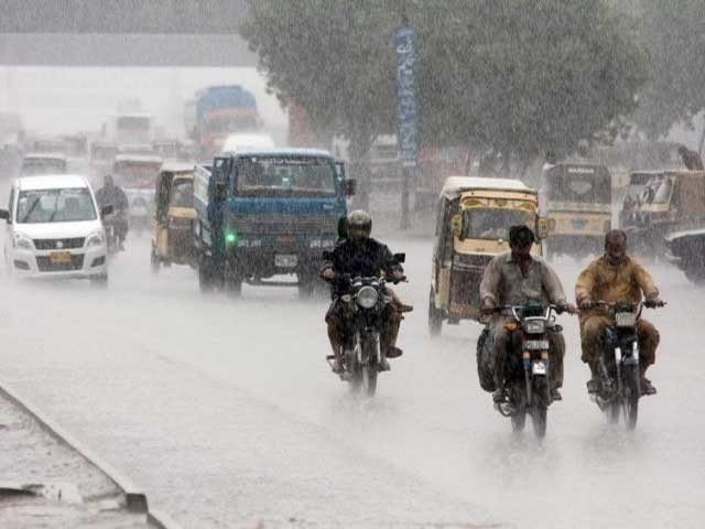 کراچی سمیت سندھ کے مختلف علاقوں میں تیز بارش، دیوار گرنے سے لڑکا جاں بحق