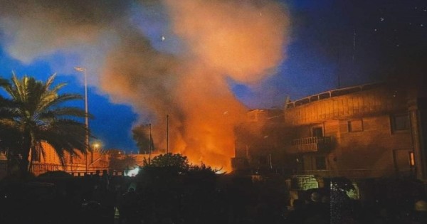قرآنِ کریم کی بے حرمتی، عراق میں سوئیڈن کا سفارتخانہ جلا دیا گیا