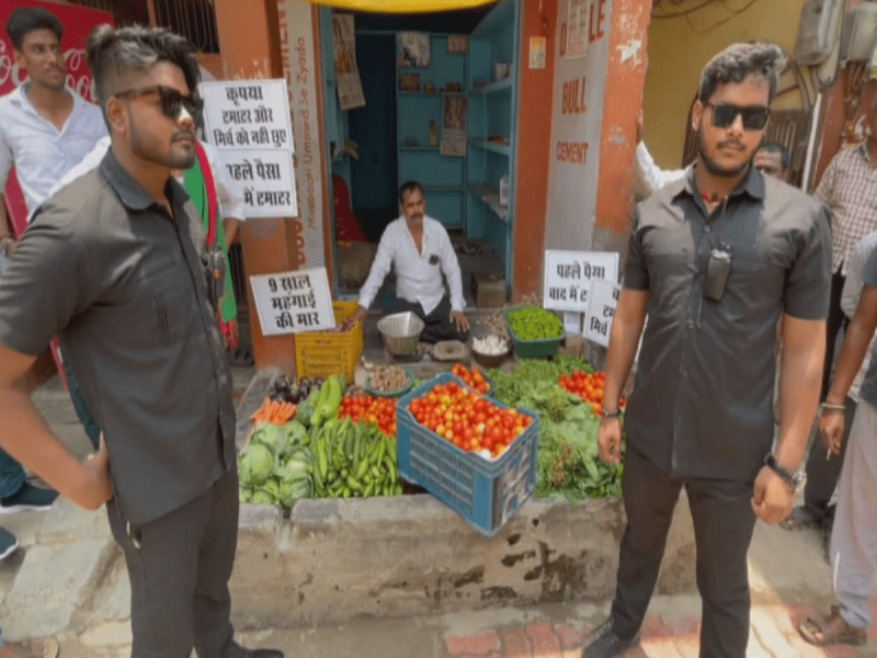 بھارت میں ٹماٹروں کی حفاظت کے لیے محافظ تعینات