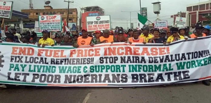 پیٹرول کی قیمتوں میں اضافہ، نائیجیریا کے عوام سڑکوں پر نکل آئے