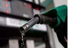 حکومت کی پٹرول قیمت میں 10 روپے تک اضافے کی تیاری