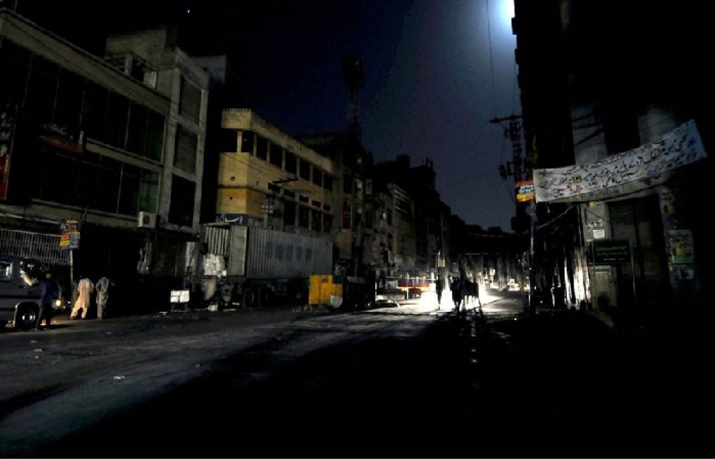 کراچی ،کئی علاقوں میں غیر اعلانیہ لوڈ شیڈنگ ، عوام سراپا احتجاج