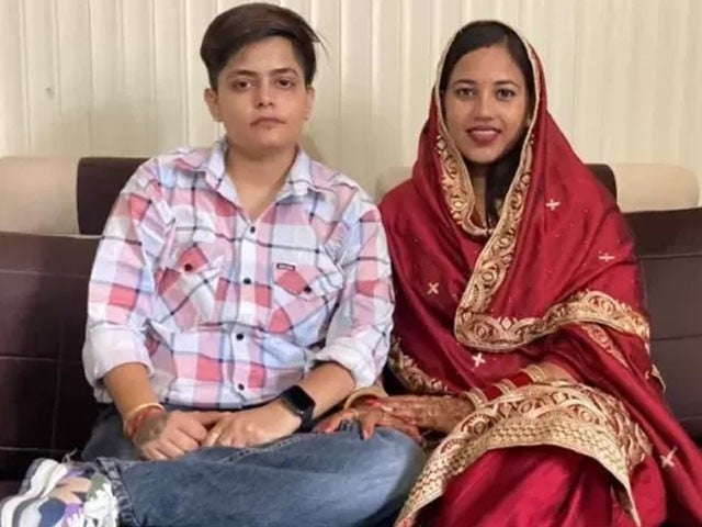 بھارت میں ہم جنس پرست لڑکیوں نے شادی کرلی