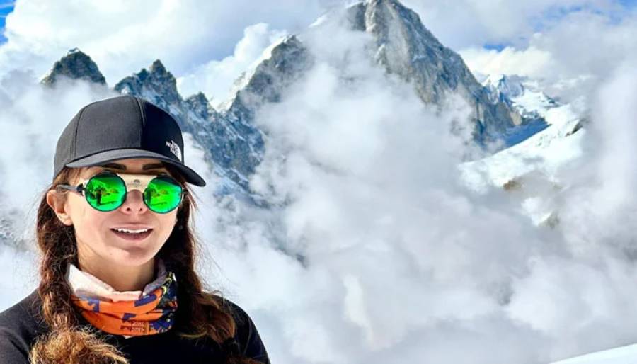 کوہ پیما سربازعلی اور نائلہ کیانی نے دنیا کی آٹھویں بلند ترین چوٹی ماؤنٹ مناسلو سر کر لی
