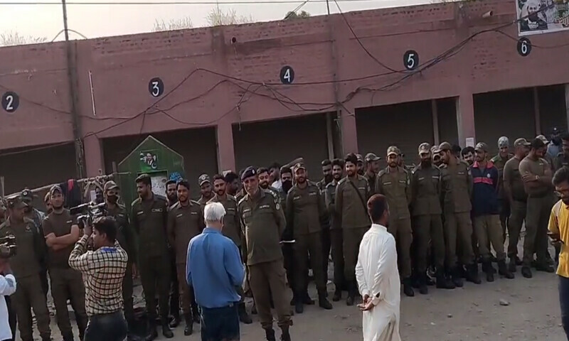 لاہور،پی ٹی آئی کنونشن پر پولیس کا دھاوا، درجنوں کارکن گرفتار