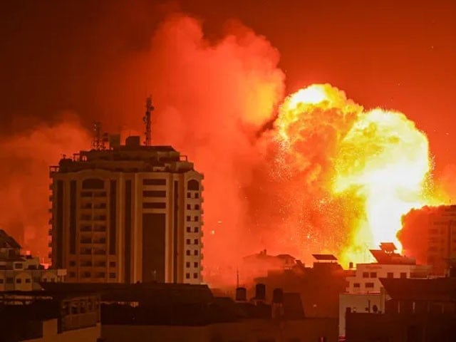 غزہ میں درجنوں مقامات پر وحشیانہ بمباری، نہتے فلسطنیوں پر کلسٹربم بھی چلادیے