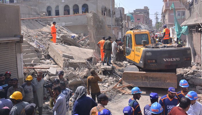 شاہ فیصل کالونی میں زیر تعمیر عمارت گر گئی 5؍افراد جاں بحق