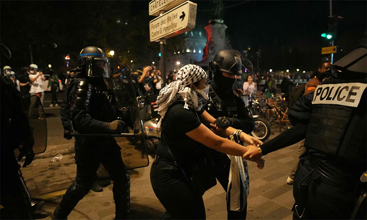 فرانس میں پابندیوں کے باوجود ہزاروں افراد فلسطینیوں سے اظہار یکجہتی کیلئے سڑکوں پر نکل آئے