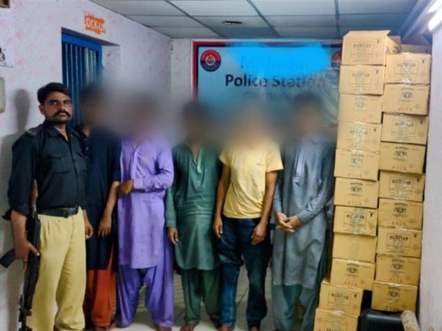 کراچی میں جعلی ادویات بنانے والی فیکٹری پر چھاپہ، 5 ملزمان گرفتار