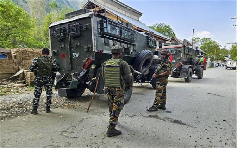 مقبوضہ کشمیر ،بھارتی فوج کی گاڑی پر حملہ؛ 2 افسر2 اہلکار ہلاک