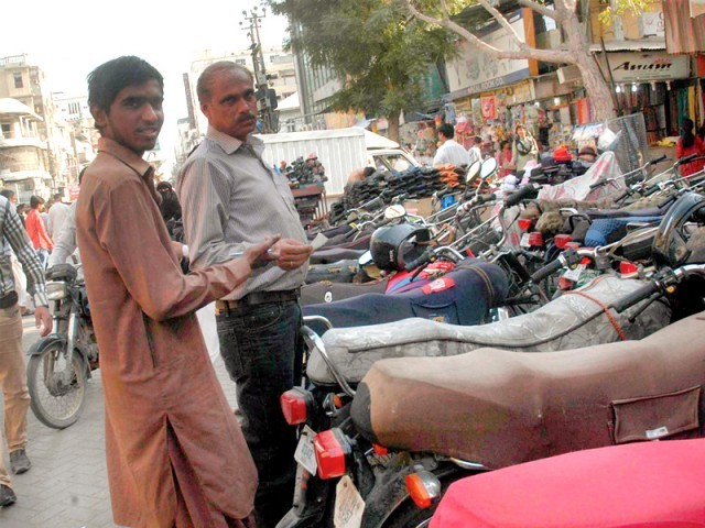 ہائی کورٹ کا کراچی سے غیر قانونی چارجڈ پارکنگ ختم کرنے کا حکم