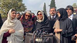 سیکرٹ رکھ کر کیا عمران خان کو سزائے موت سنا دیں گے؟علیمہ خان