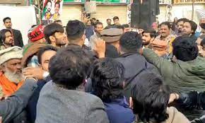 لاہور میں پی پی کا ورکرز کنونشن، جیالے آپس میں لڑ پڑے