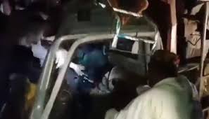 سیہون، انڈس ہائی وے پر مسافر بس کو حادثہ، 6 افراد جاں بحق