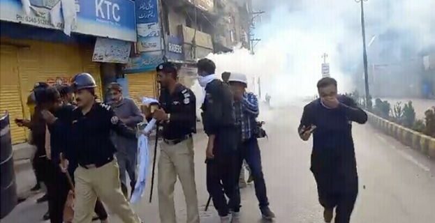 آزاد کشمیر میں مہنگی بجلی کے خلاف عوامی احتجاج پرتشدد ہو گیا، پولیس افسر جاں بحق ، 16 اہلکار زخمی