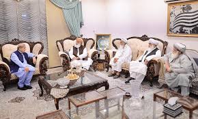 وزیر اعظم مولانا کو منانے ان کی رہائش گاہ پہنچ گئے