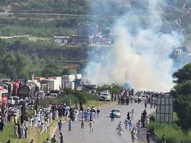 راولپنڈی، پی ٹی آئی کارکنوں اور پولیس میں جھڑپیں، علاقہ میدان جنگ