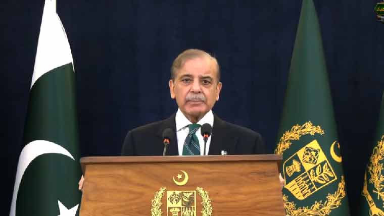 کوئی ہماری خود مختاری کو چیلنج کرے تو سیسہ پلائی دیوار بن جاتے ہیں، وزیراعظم