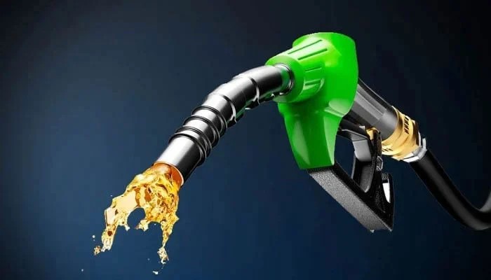 حکومت نے پیٹرولیم مصنوعات کی قیمتوں میں کمی کا اعلان کردیا