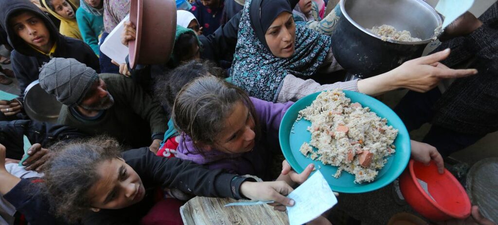 ( غزہ میں اسرائیلی درندگی )خوراک کے متلاشی 59 بھوکے فلسطینی شہید