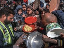 خوراک کے متلاشی باپ سمیت درجنوں فلسطینی شہید