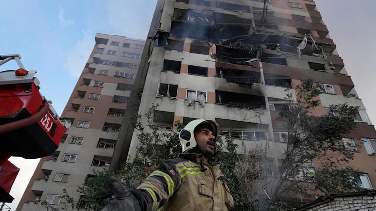 اسرائیل کے ایران میں درجنوں فضائی حملے، کئی کمانڈرز اور سائنسدان شہید
