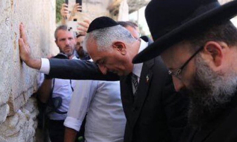 سابق ایرانی ولی عہد رضا پہلوی کی یہودیوں کے مقدس مقام دیوار گریہ کے دورے کی ویڈیو وائرل