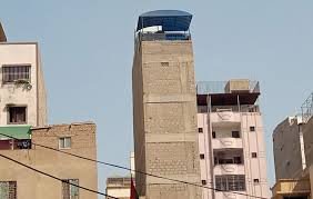 لیاقت آباد کی تنگ گلیوں میں بلند عمارتوں کا جنگل