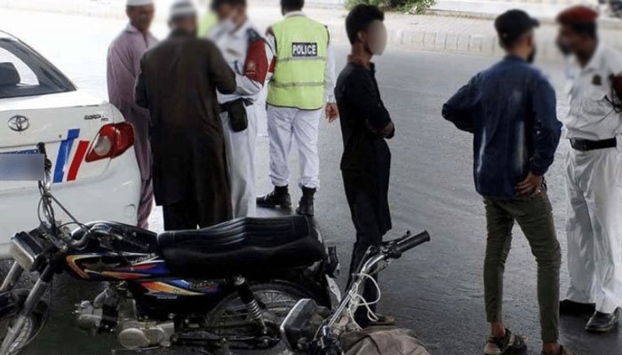 کراچی والے ہوجائیں ہوشیار ! ٹریفک قوانین کی خلاف ورزی پر چالان گھر پہنچے گا