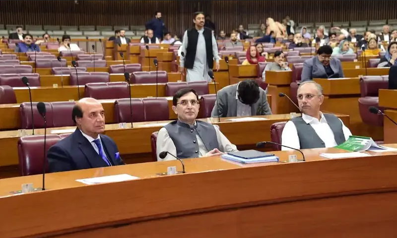 عمران خان کی ہدایات نظر انداز،پی ٹی آئی 25 ارکان نے قائمہ کمیٹیوں سے استعفے نہیں دیے