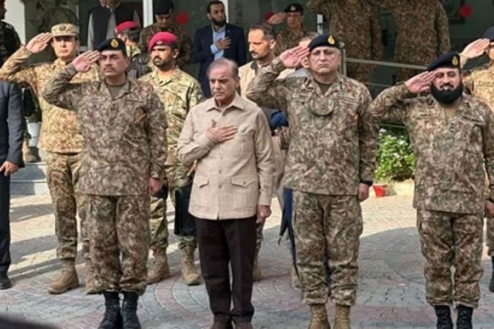 افغانستان خارجیوں اور پاکستان میں سے ایک کا انتخاب کر لے، وزیر اعظم کا واضح پیغام