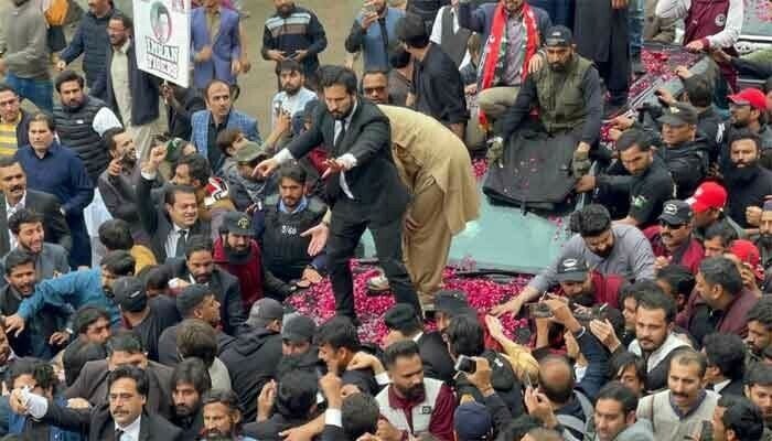 جوڈیشل کمپلیکس توڑ پھوڑ کیس، پی ٹی آئی متعدد رہنمائوں کے وارنٹ گرفتاری جاری