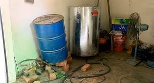 پولیس سرپرستی میں غیر قانونی پیٹرول کی کھلے عام فروخت