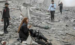 جنوبی غزہ میں اسرائیل کی گولہ باری سے تباہی،مزید 3 فلسطینی شہید