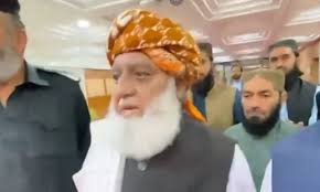 قوم کو تقسیم نہیں ہونے دیں گے، حکومت 27ویںآئینی ترمیم سے باز آ جائے ، مولانا فضل الرحمن