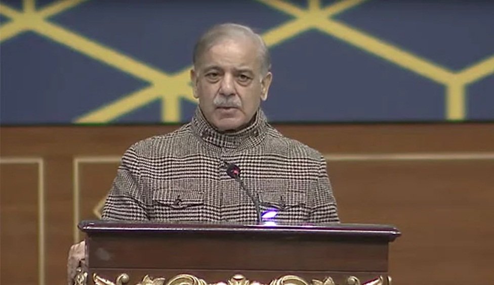 جادو ٹونے سے نہیں ملک محنت سے ترقی کریگا، وزیراعظم