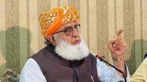 دنیا میں کچھ تنظیمیں دھڑلے سے جمہوریت کو کفر کہتی ہیں،فضل الرحمان