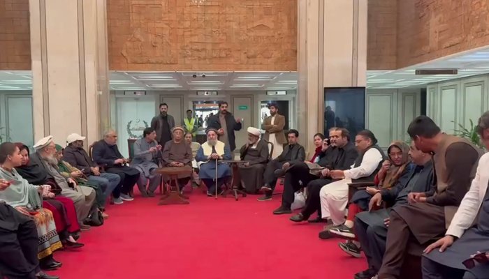 مطالبات پورے ہونے تک دھرنا جاری رہے گا ،اپوزیشن اتحاد کا فیصلہ