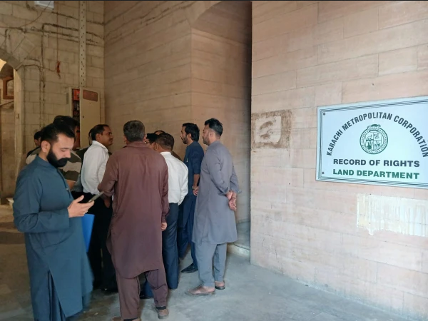 کے ایم سی ہیڈ آفس میں ایف آئی اے اینٹی کرپشن ٹیم کا چھاپہ