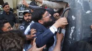 کراچی ،جماعت اسلامی کی پریس کانفرنس پر پولیس کا دھاوا