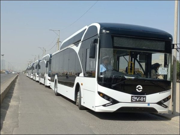 کراچی میں ای وی بس کا نیا روٹ شروع کرنے کا اعلان