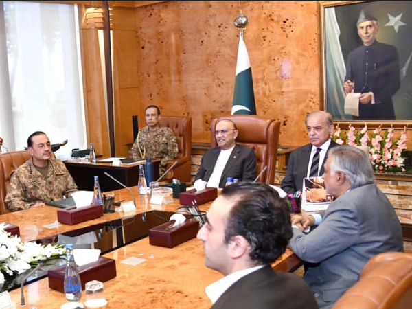 صدر مملکت کی زیر صدارت اجلاس،سول و عسکری قیادت کا معیشت، توانائی، سیکیورٹی سے متعلق مشترکہ فیصلوں پر اتفاق