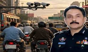 کراچی کے موٹر سائیکل سواروں نے ای چالان سسٹم کو بھی ہرا دیا