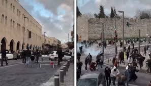 اسرائیلی فوج کی سفاکی کی انتہا ، فلسطینیوں کو مسجد اقصی میں نمازِ عید ادا کرنے سے روک دیا